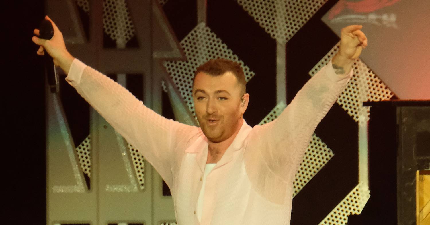 Is Sam Smith in a relationship?