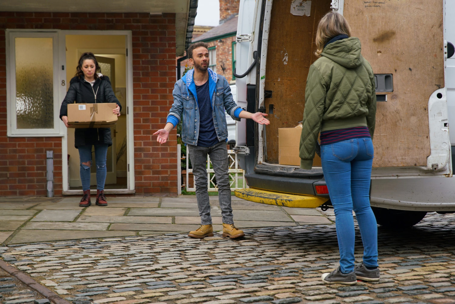 David, Shona and Gail pack up their house in Coronation Street