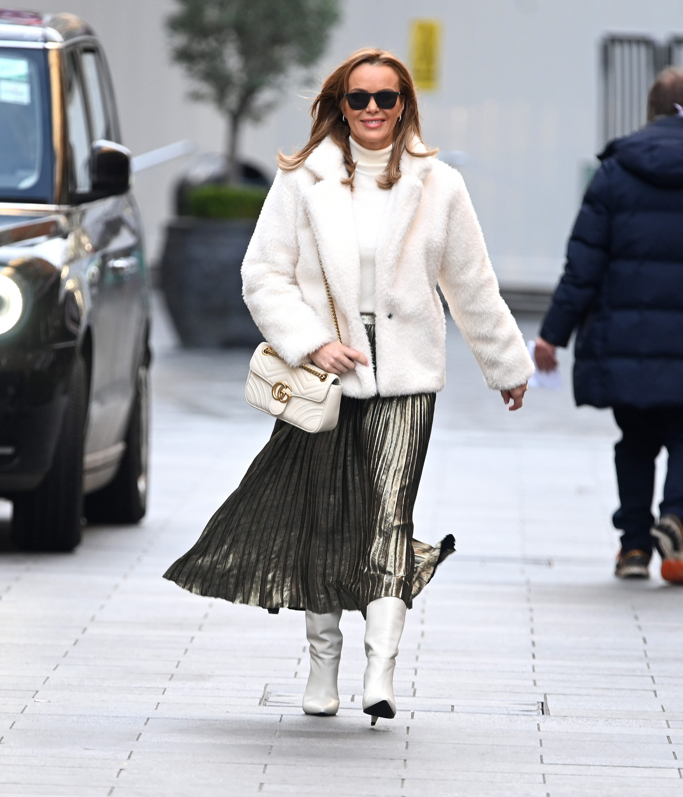 Amanda holden outside heart