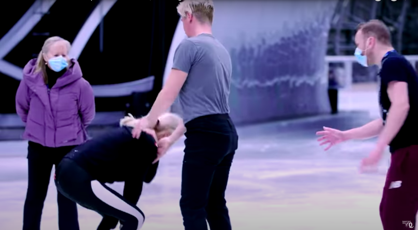 denise van outen dislocates her shoulder in dancing on ice