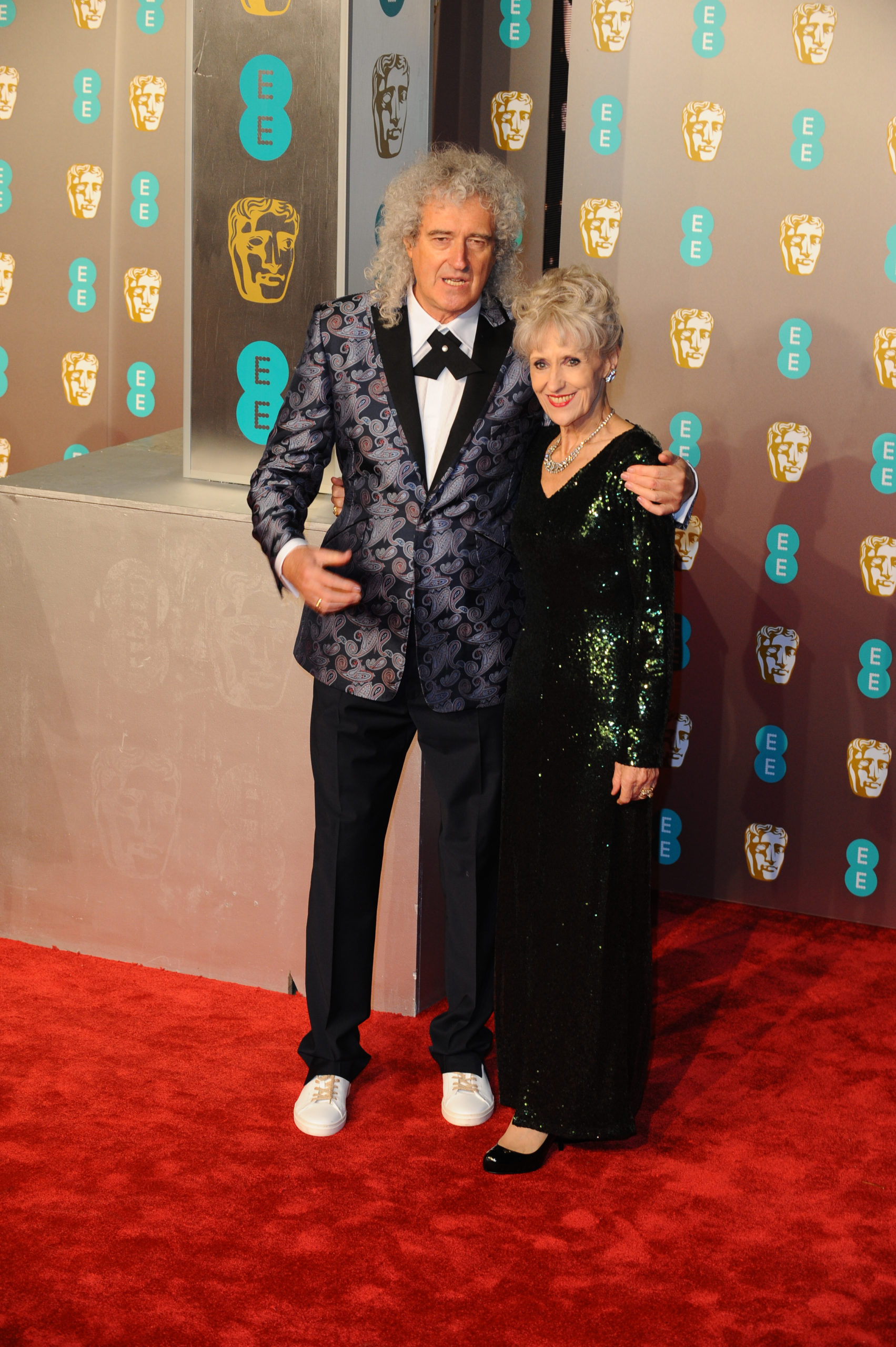 Who played Angie Watts in EastEnders? What happened to her? 