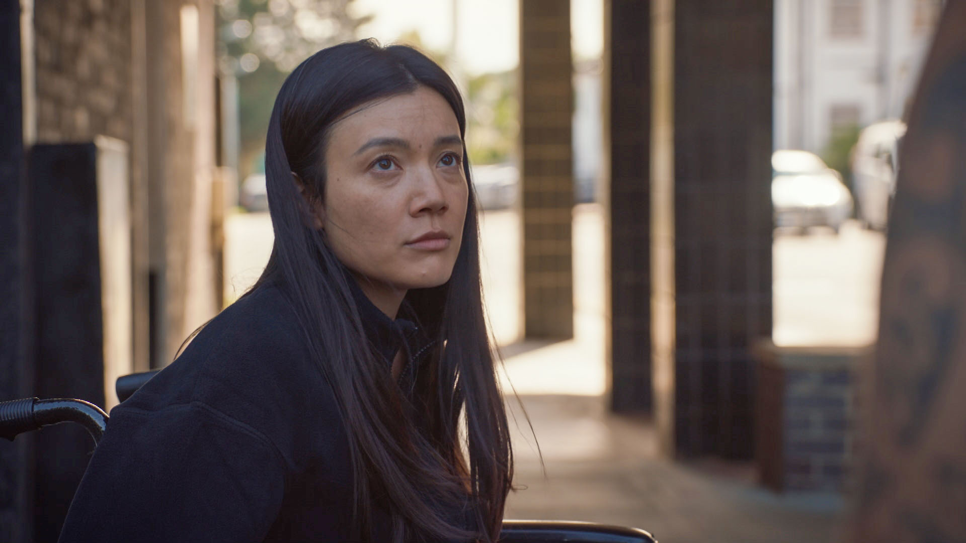 Holby City SPOILERS: Jac and Kian held at gunpoint tonight!