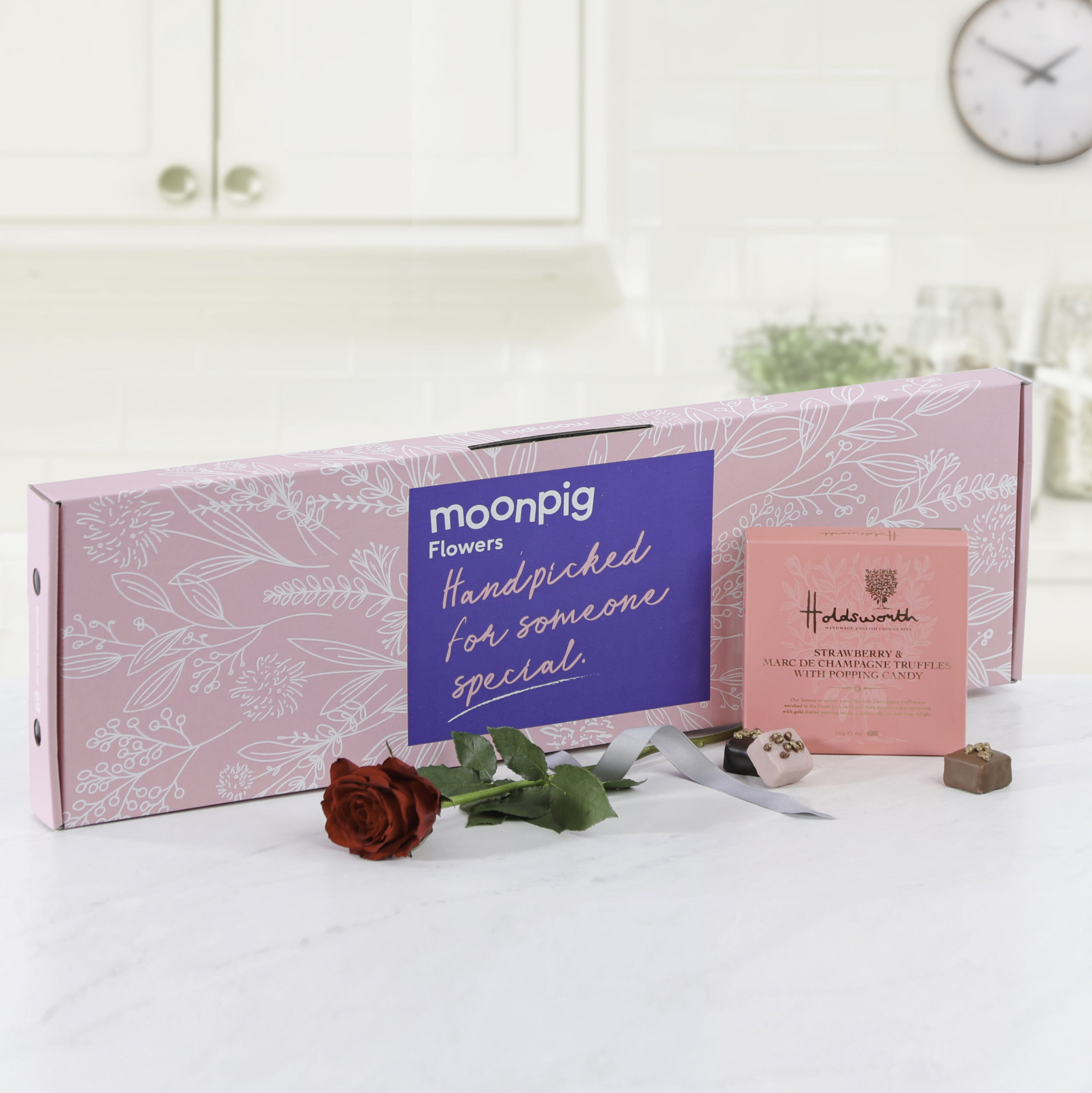 Moonpig valentine's roses and chocs