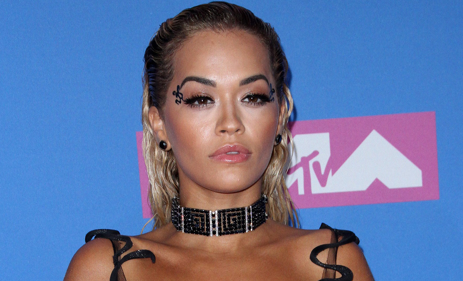 Rita Ora flies to Australia