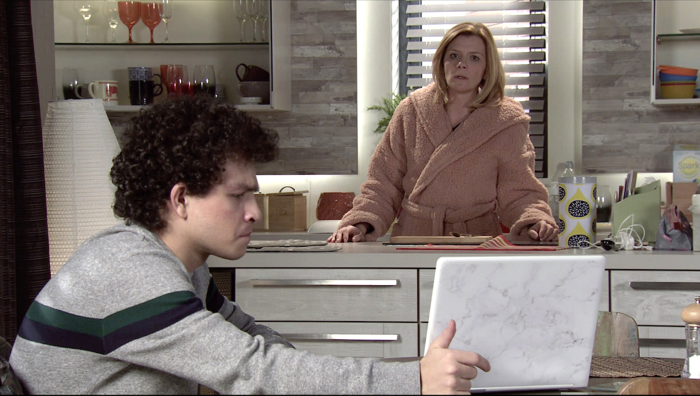 Coronation Street SPOILERS: Leanne slaps Simon after making a shocking discovery