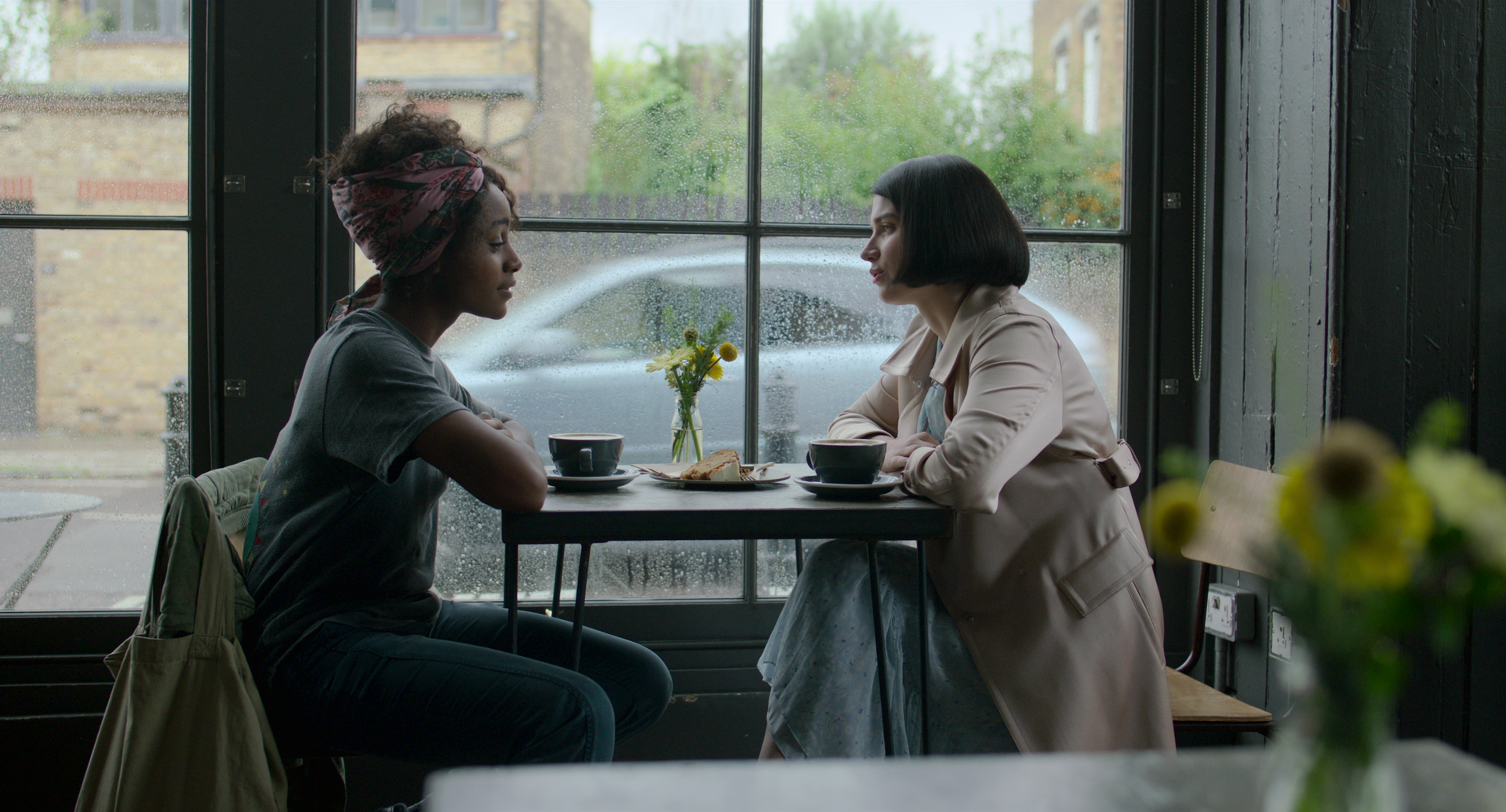 Simona's character Louise befriends the wife of her lover (Credit: Netflix)