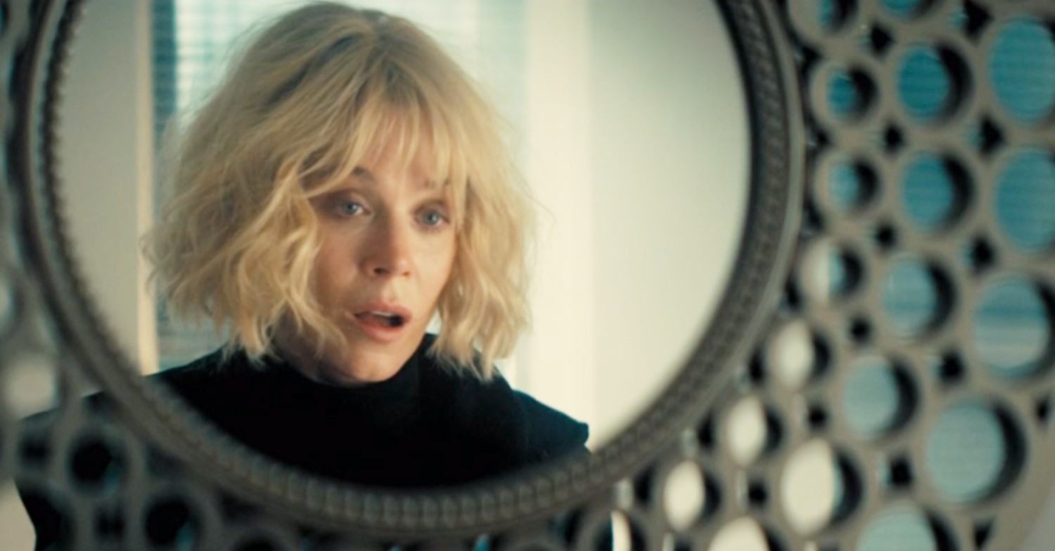 Anna Friel's character looking in a mirror