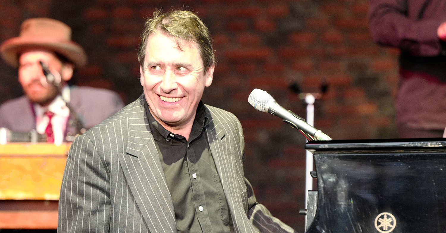 jools holland performing