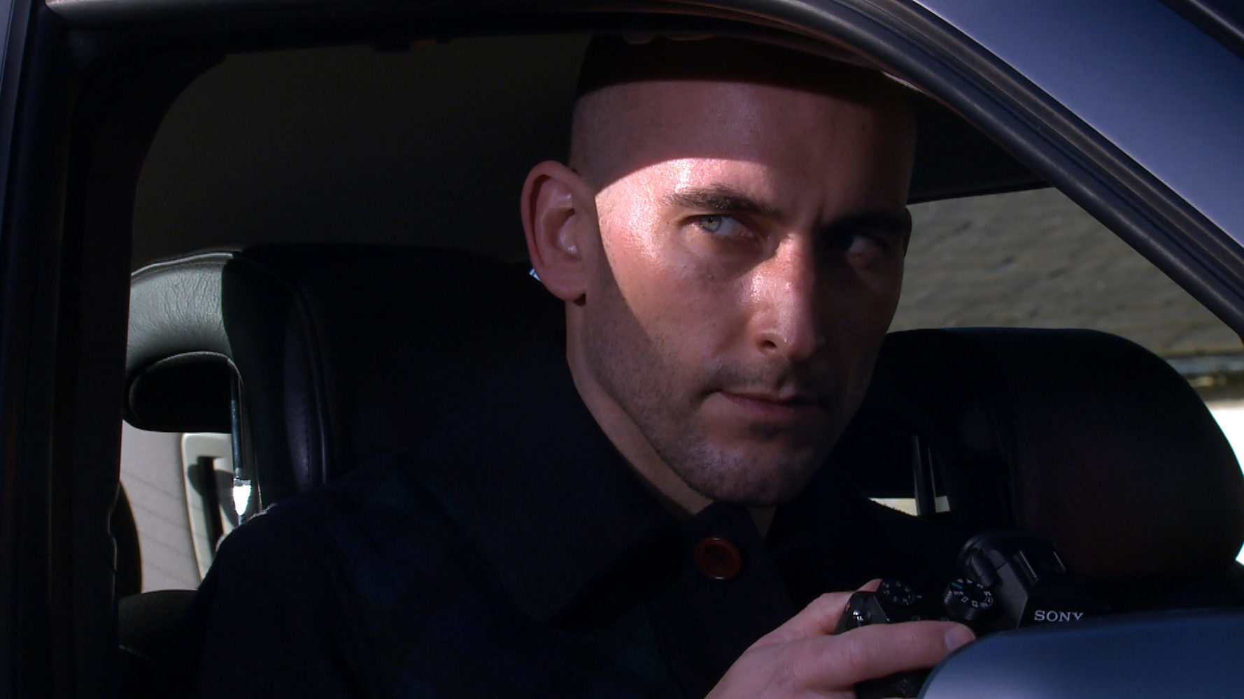 Emmerdale SPOILERS: A photographer take pictures of Jimmy and Nicola 