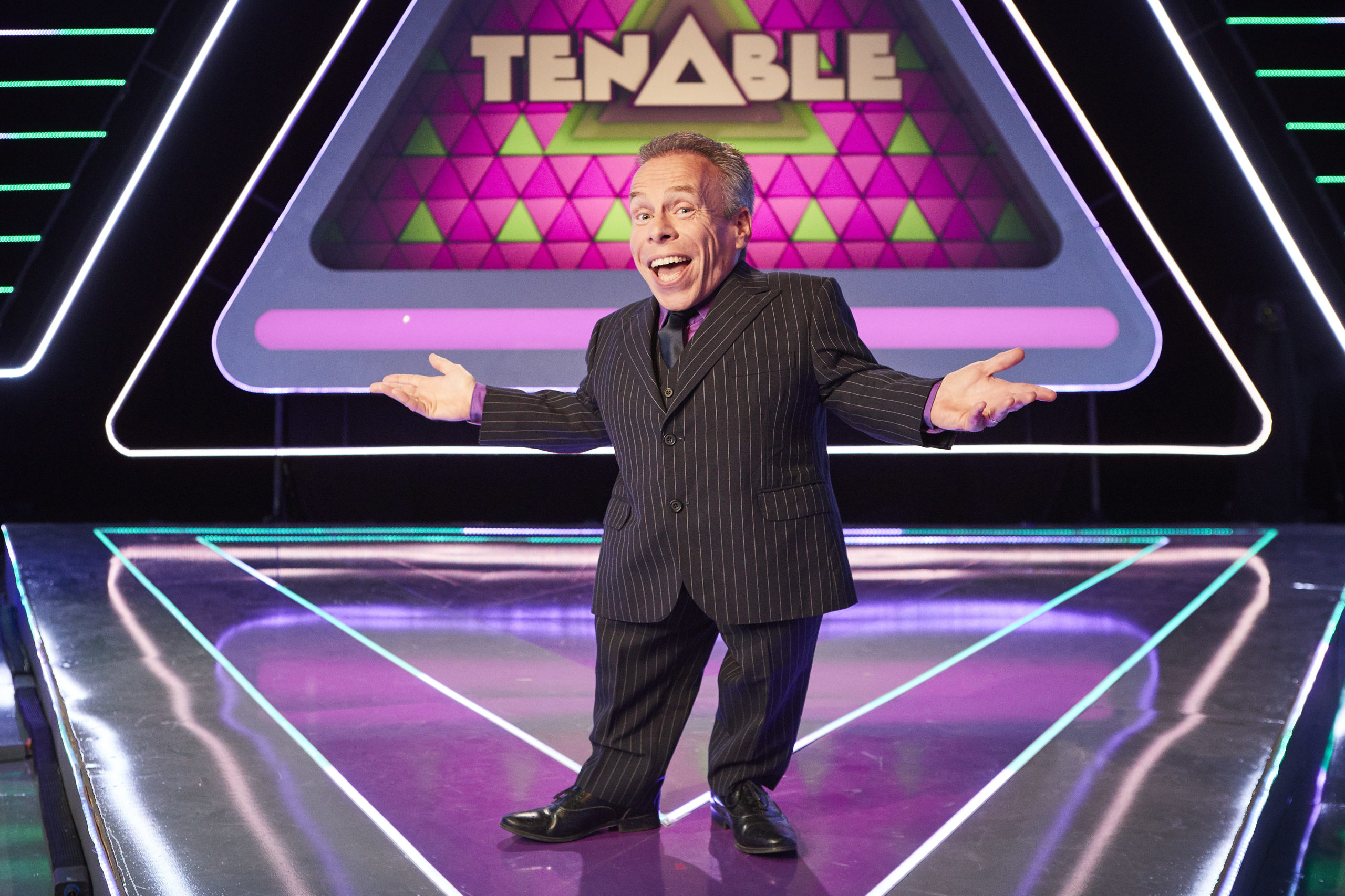 tenable host Warwick Davis