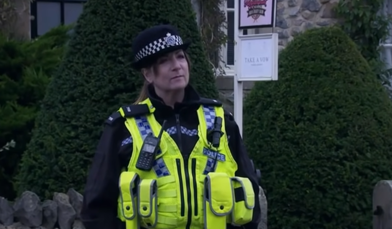 Emmerdale Harriet is a policewoman again investigating Manpreet's disappearance 