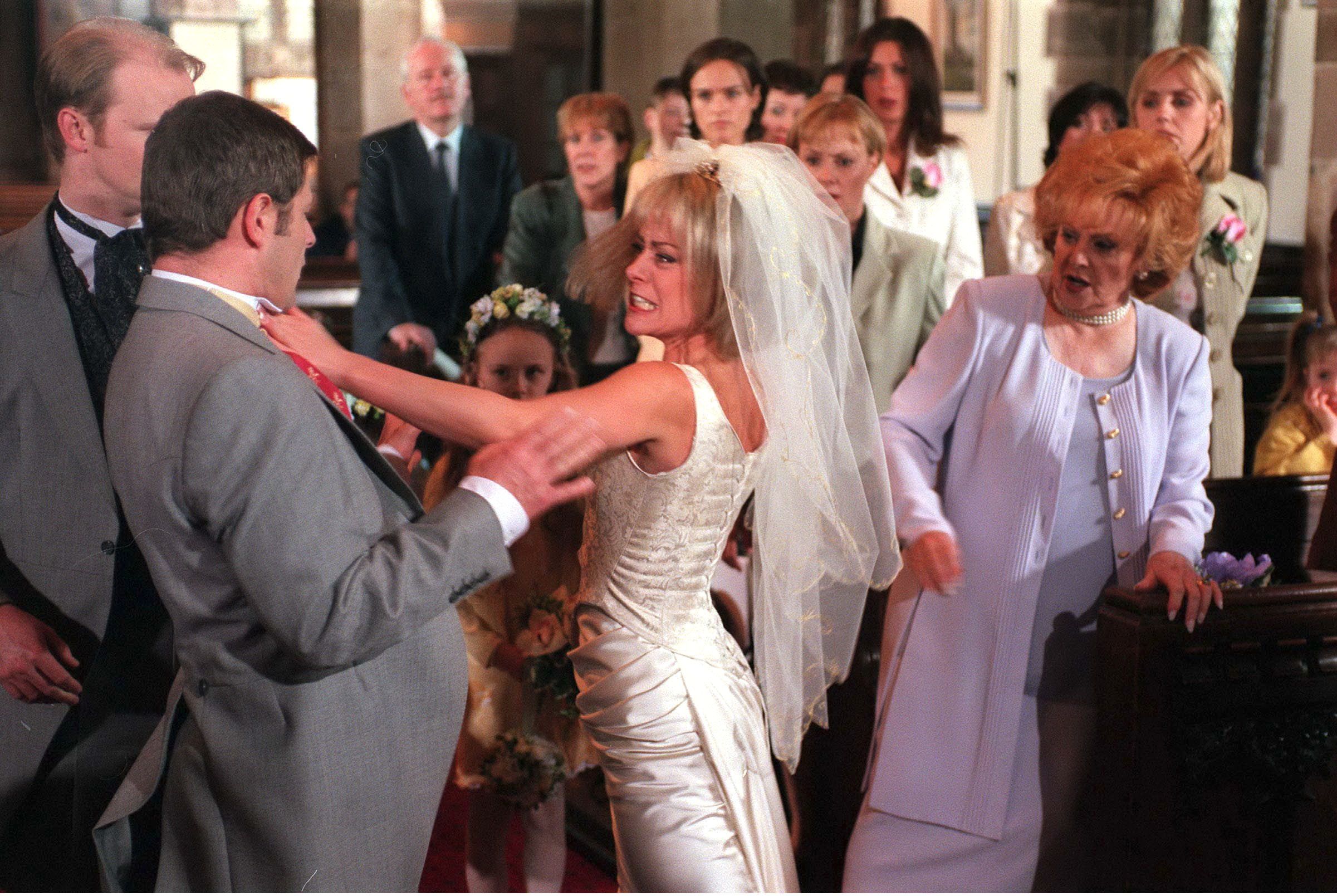 Coronation Street: Sharon Bentley returns as Tracie Bennett reprises her role