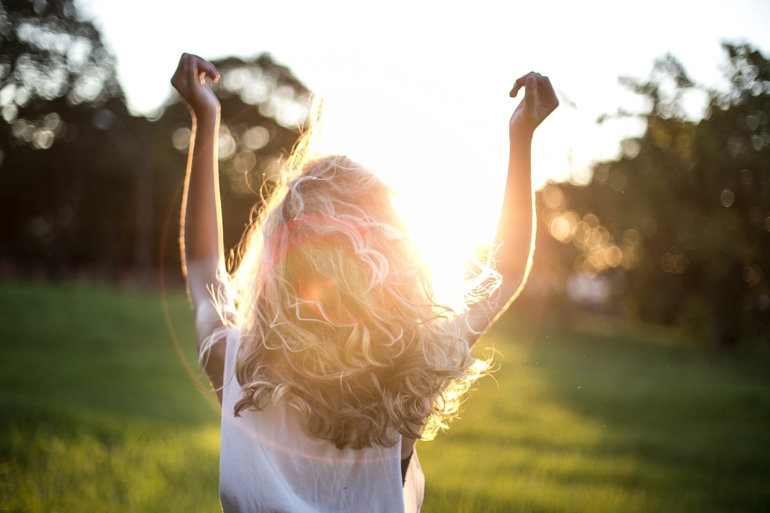 woman in a t-shirt in the sun