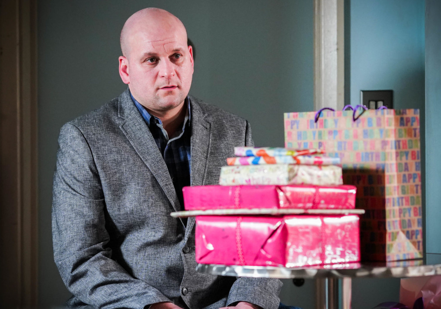 EastEnders SPOILERS: Stuart's daughter Zara stands him up 