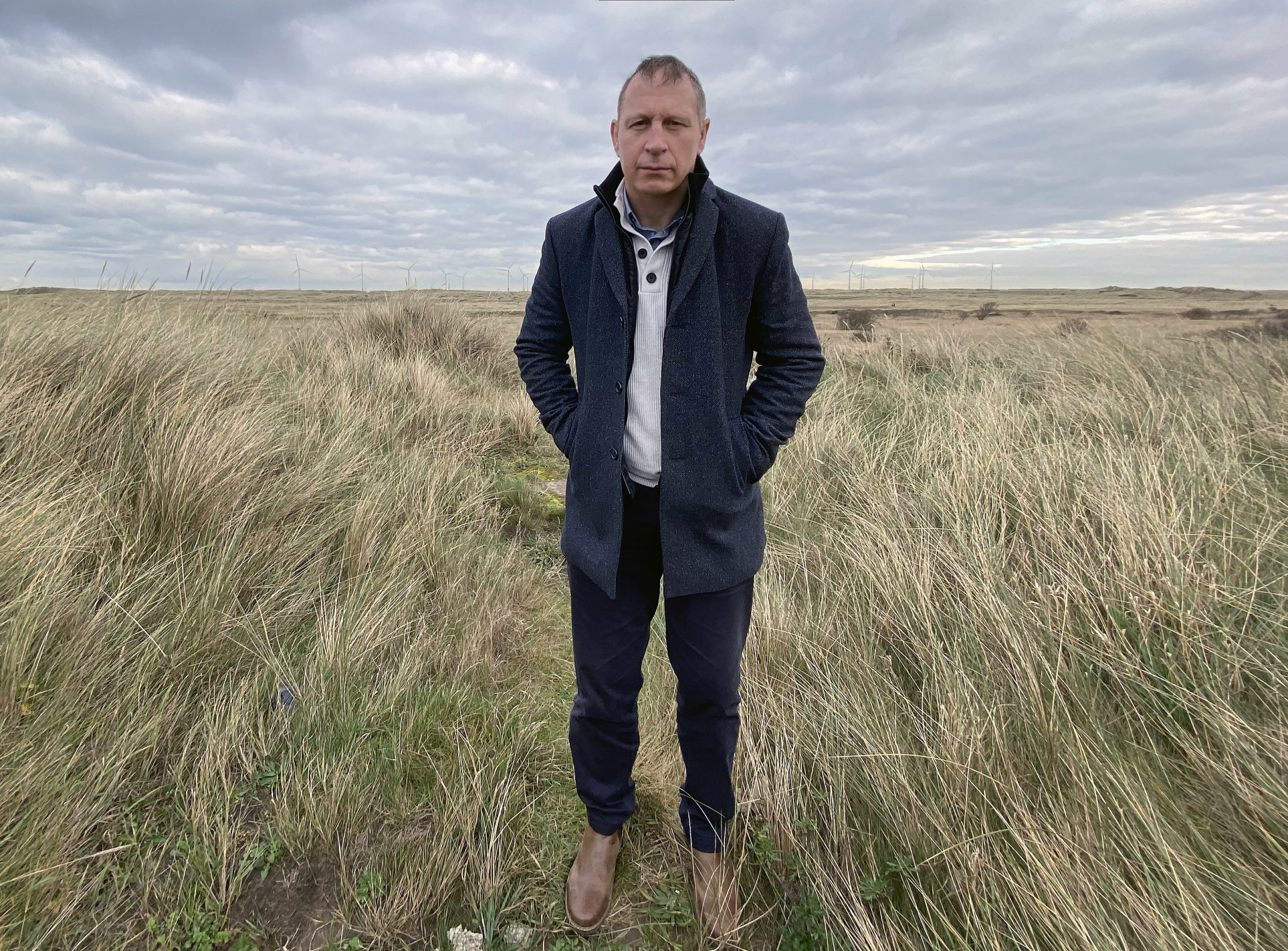 Former Police Detective Mark Williams-Thomas on the Cleveland Coast near Marske (Credit: ITV1)