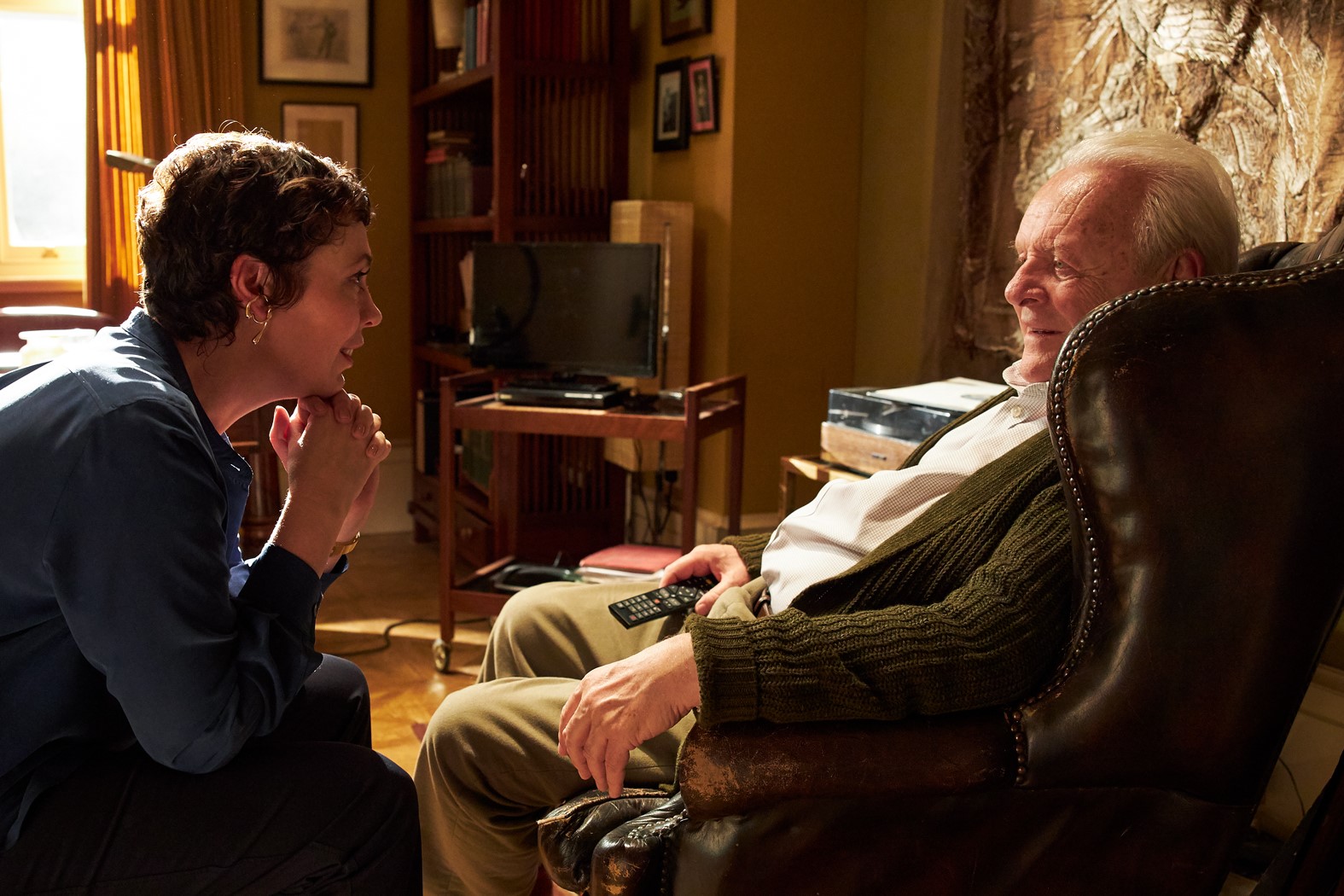 Anthony Hopkins and Olivia Colman in The Father
