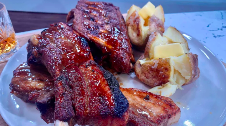 This Morning today: James Martin's bourbon ribs recipe (Credit: ITV1)