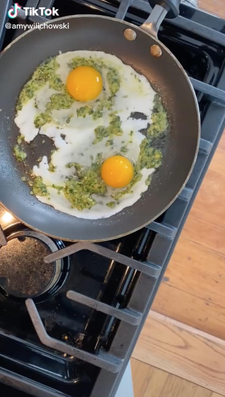 pesto eggs recipe