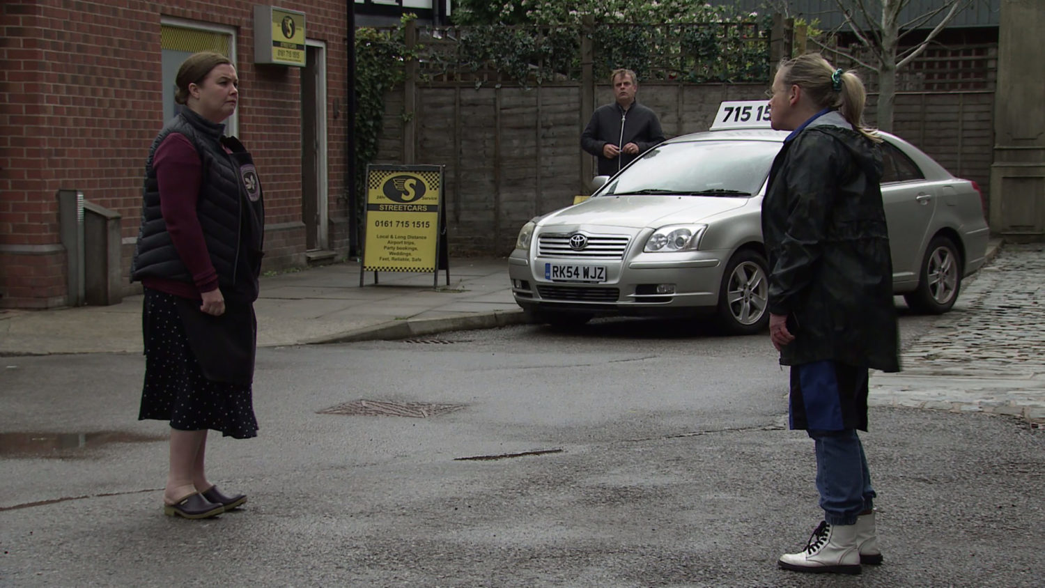 Coronation Street SPOILERS: Romance for Bernie and Dev?