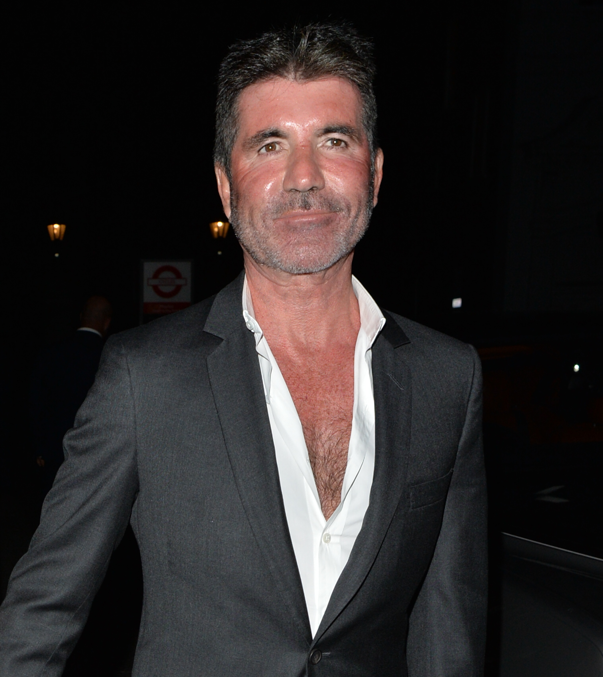 Simon cowell enjoys night out with Lauren Silverman