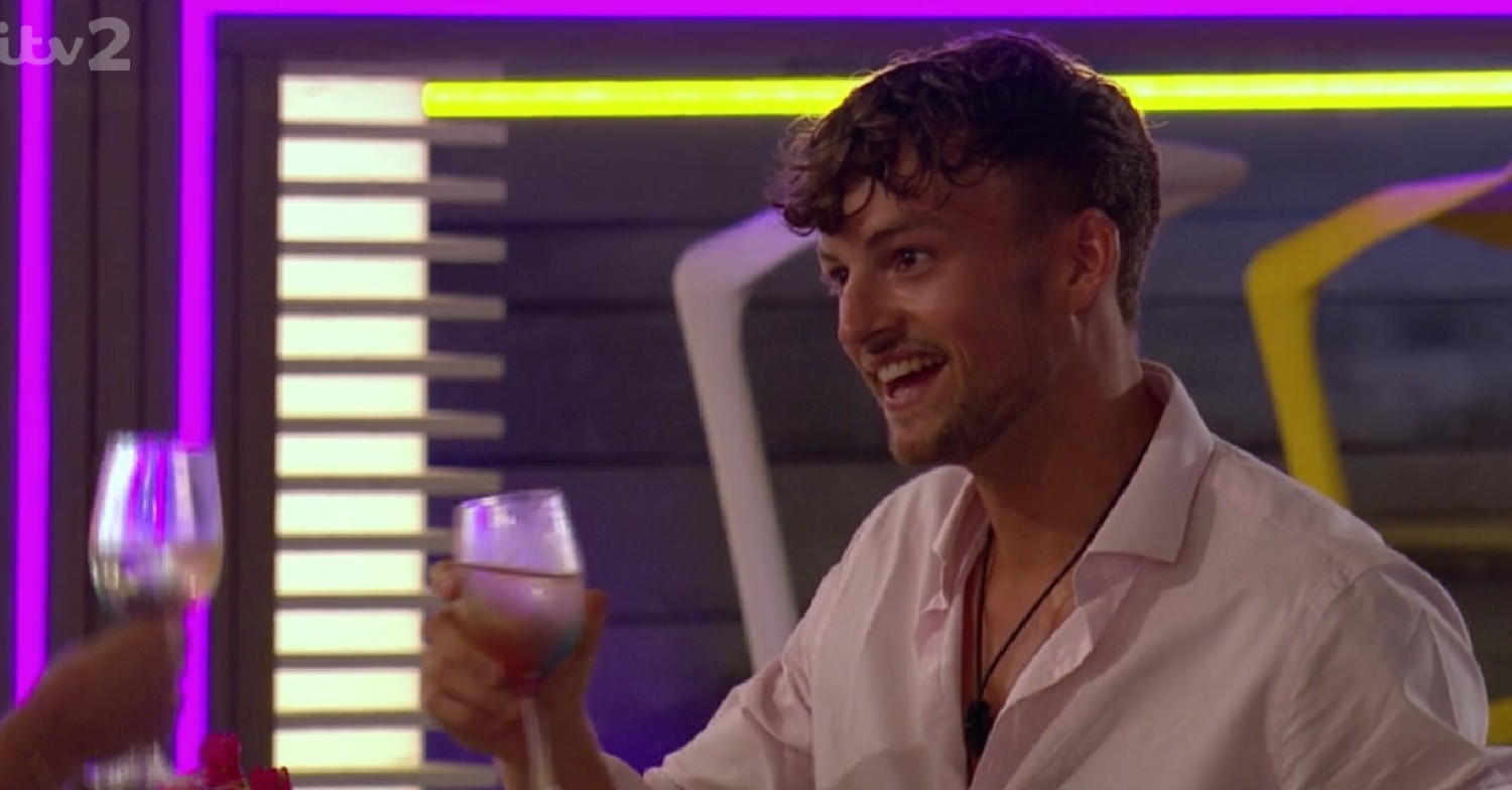 Love Island Hugo