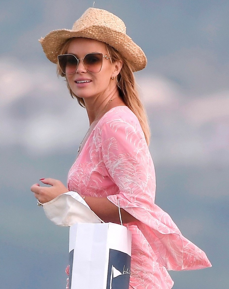 Amanda Holden stuns Instagram fans with pic of daughters