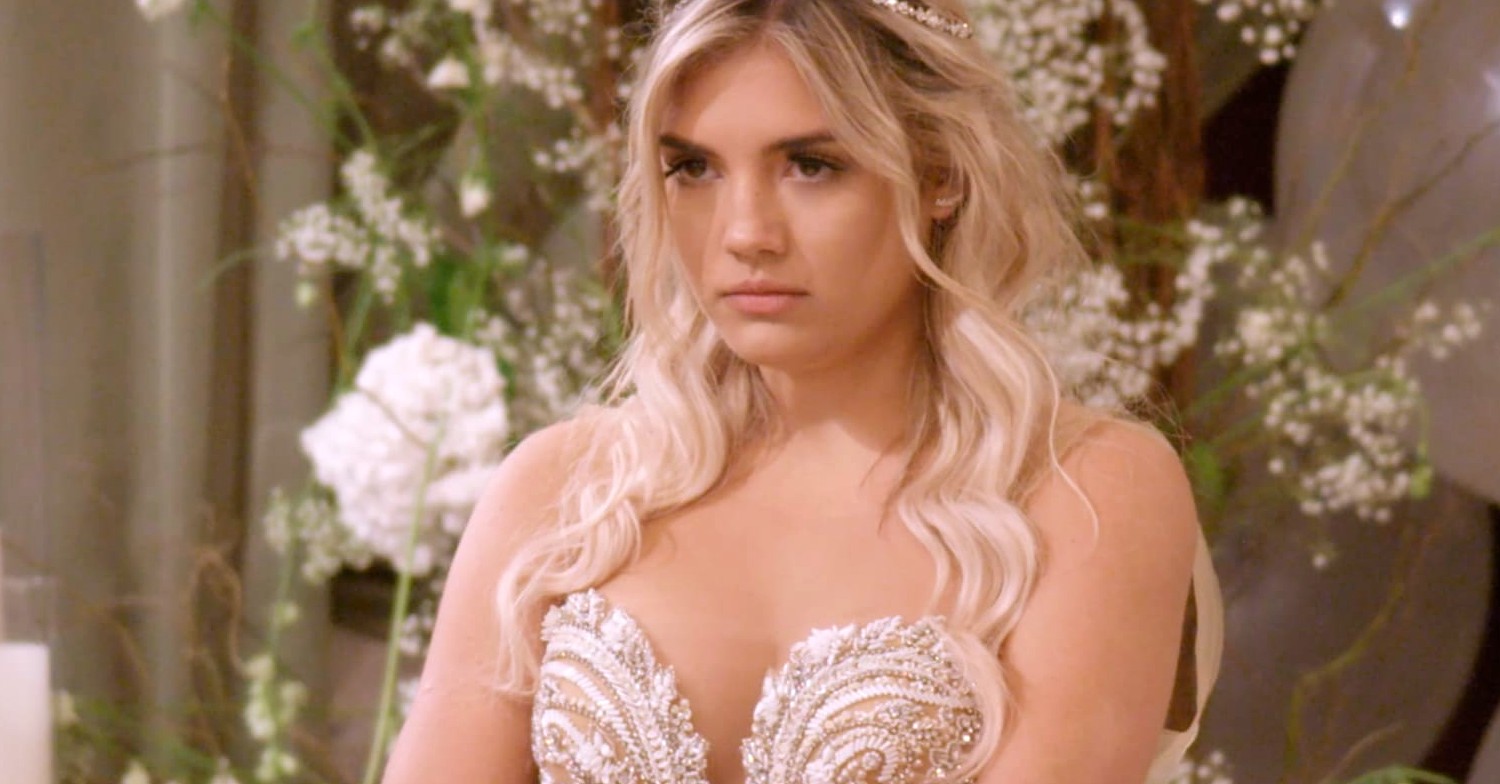 Love Is Blind Giannina in her wedding dressed being dumped by Damian 
