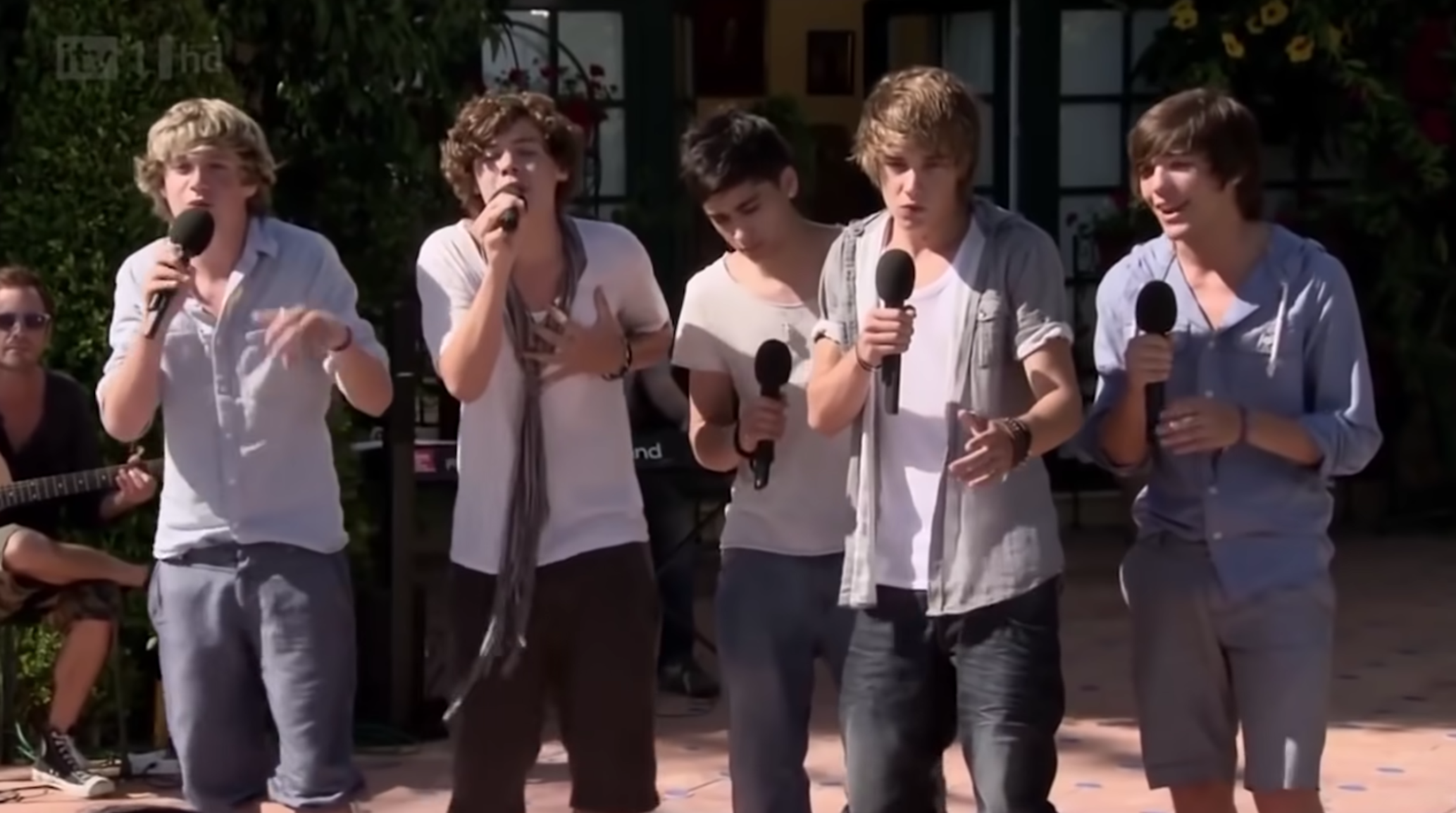 One Direction singing their little hearts out on The X Factor in 2010