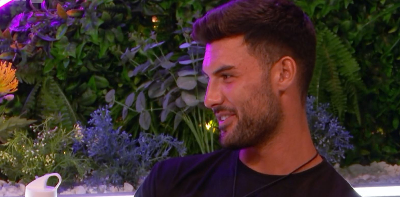 love island liam in casa amor