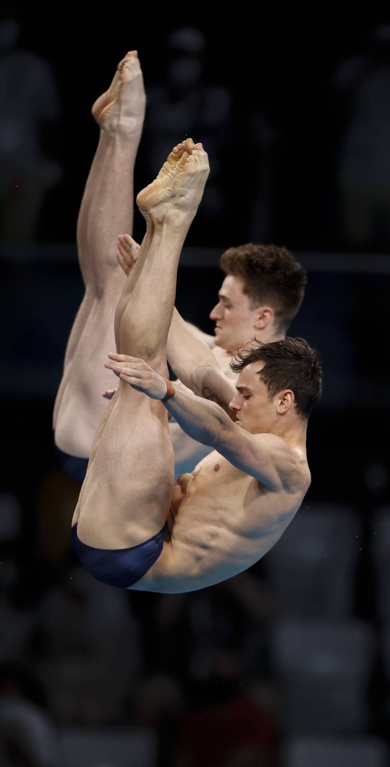 Tom Daley performs at dive at the 2020 Tokyo Olympics