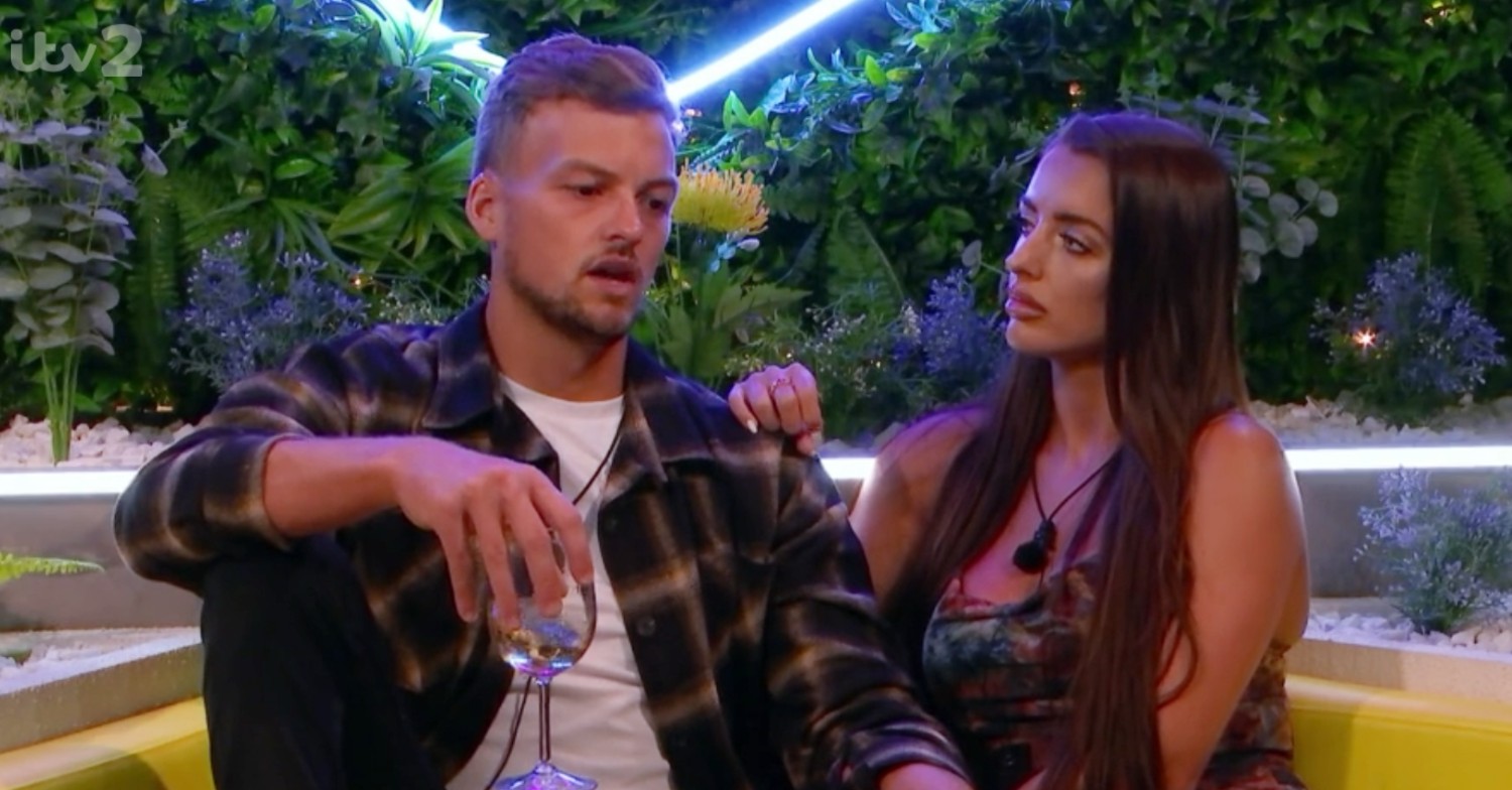 Love Island Hugo and Amy in Casa Amor