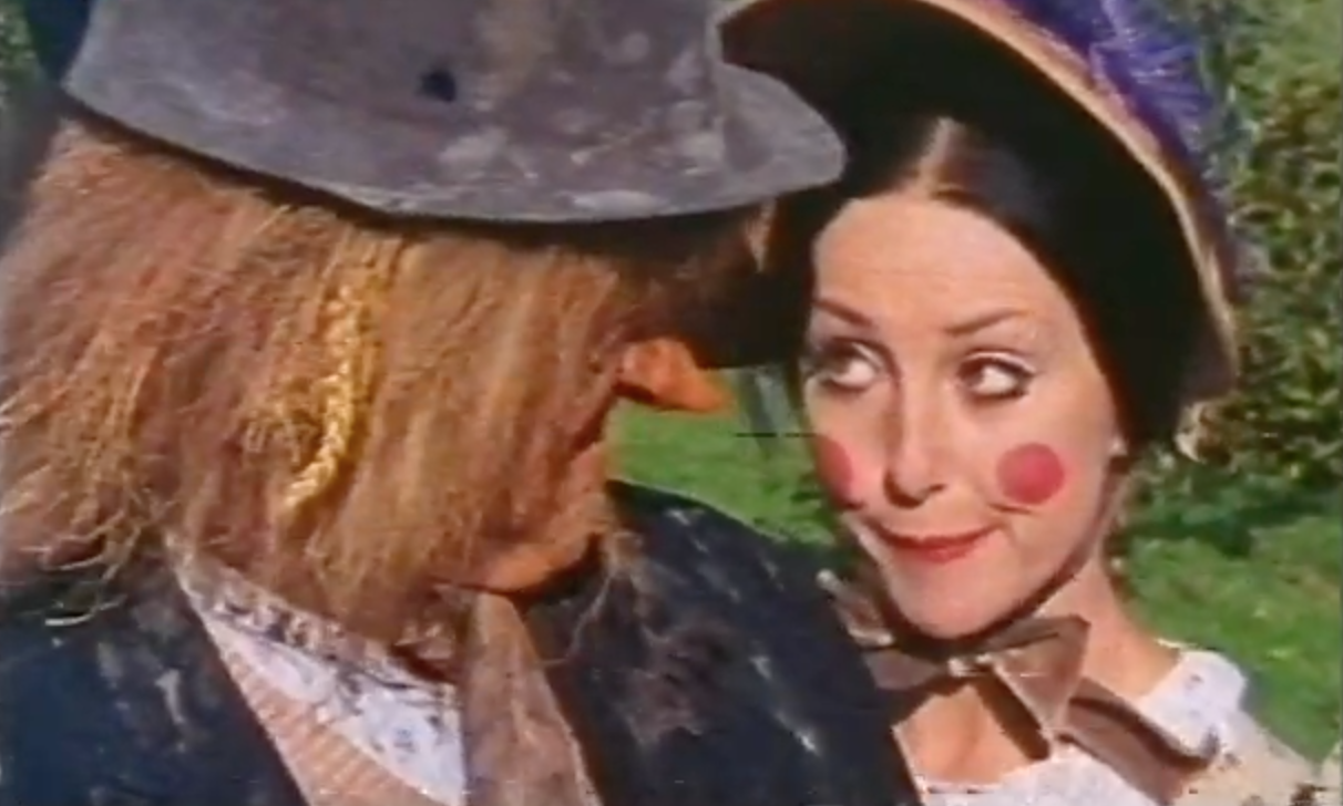 Una Stubbs in the original version of Worzel Gummidge