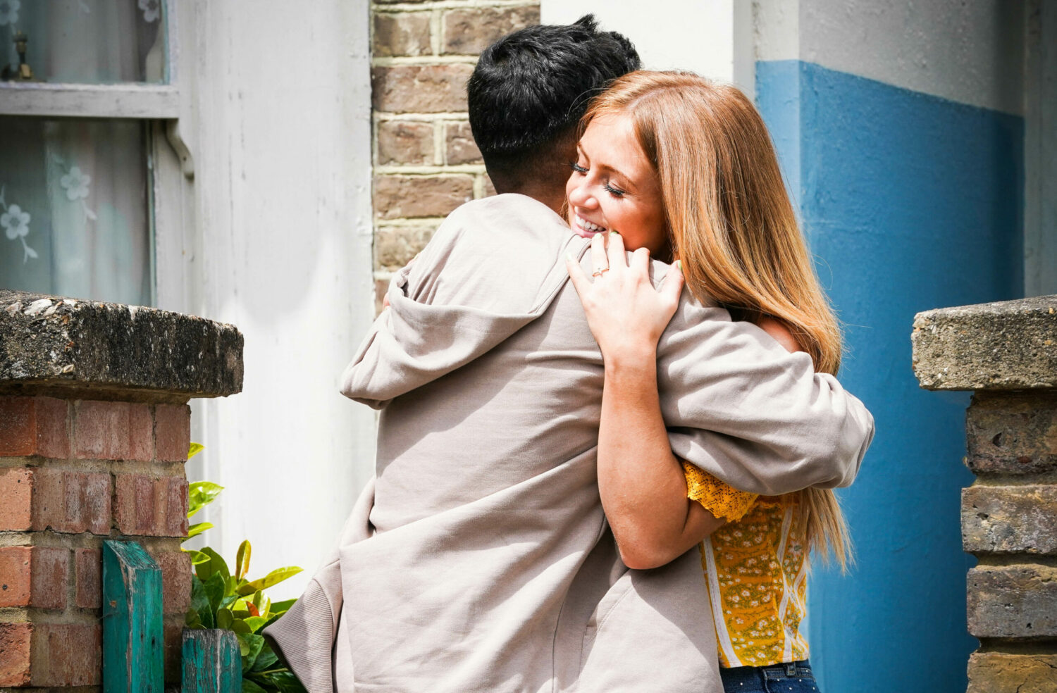 Vinny and Tiffany hug 