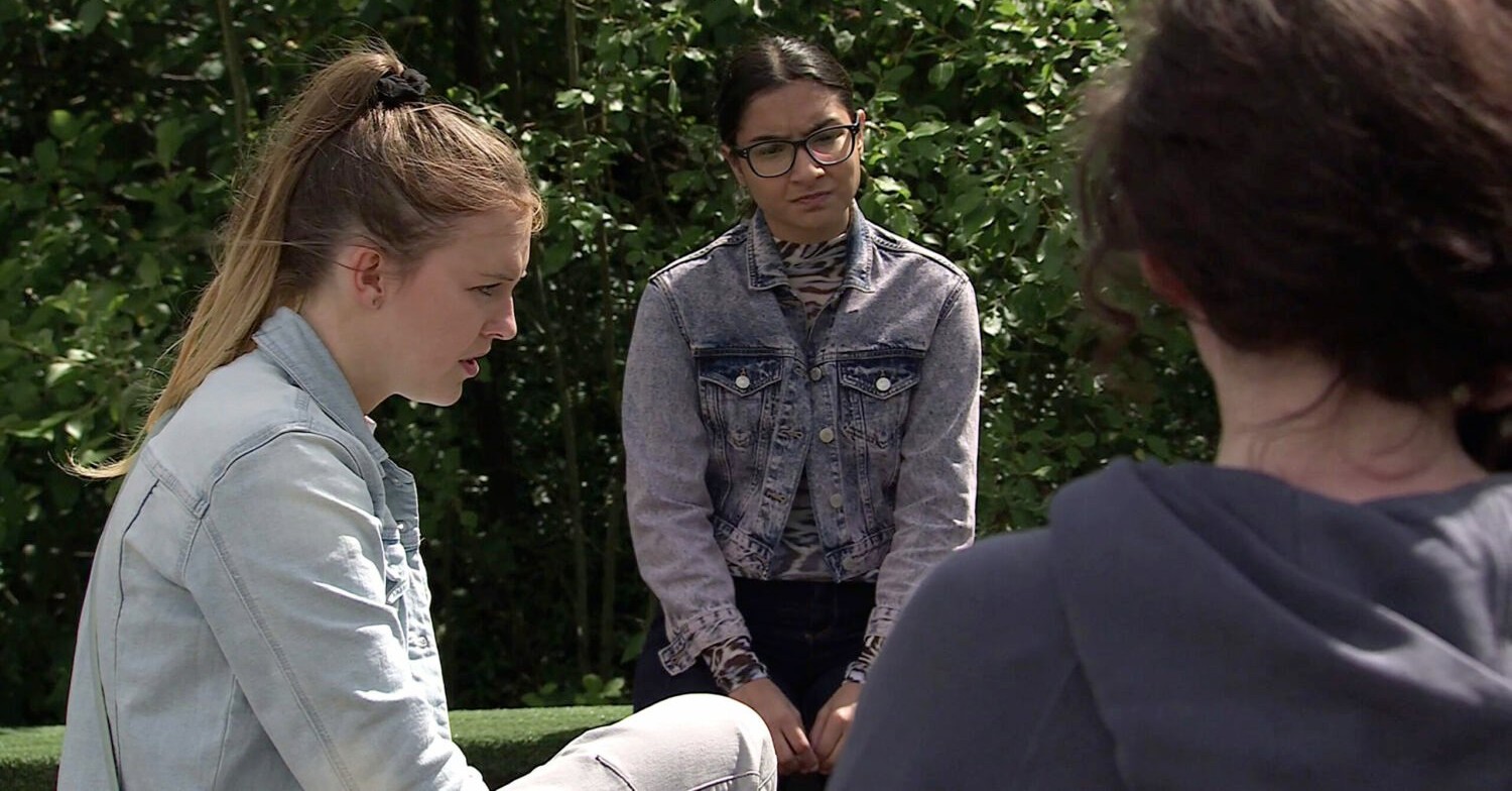 Asha and Summer help Nina