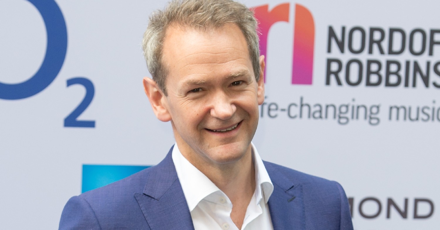 Pointless star Alexander Armstrong says he couldn't watch himself on TV anymore