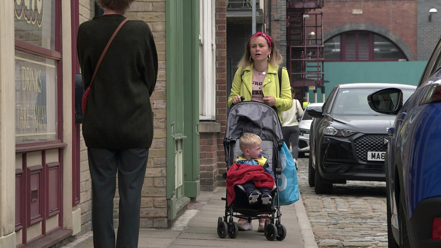 How much benefits do Chesney and Gemma get in Coronation Street?