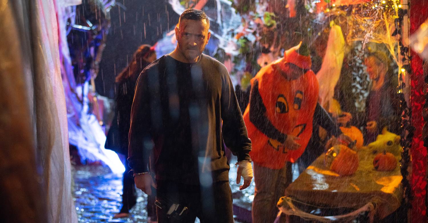 Harvey stalks through Coronation Street