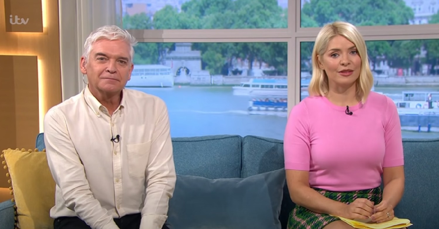 Holly Willoughby stuns in pink outfit on This Morning 