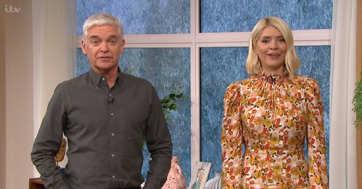 Holly Willoughby stuns in autumn dress today