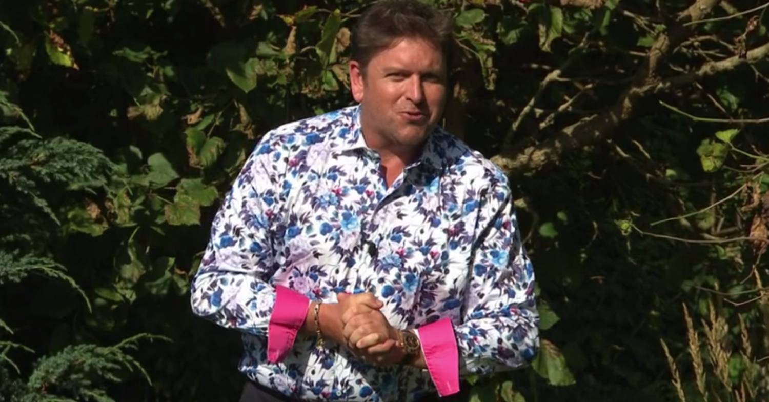 Look at those pink cuffs!