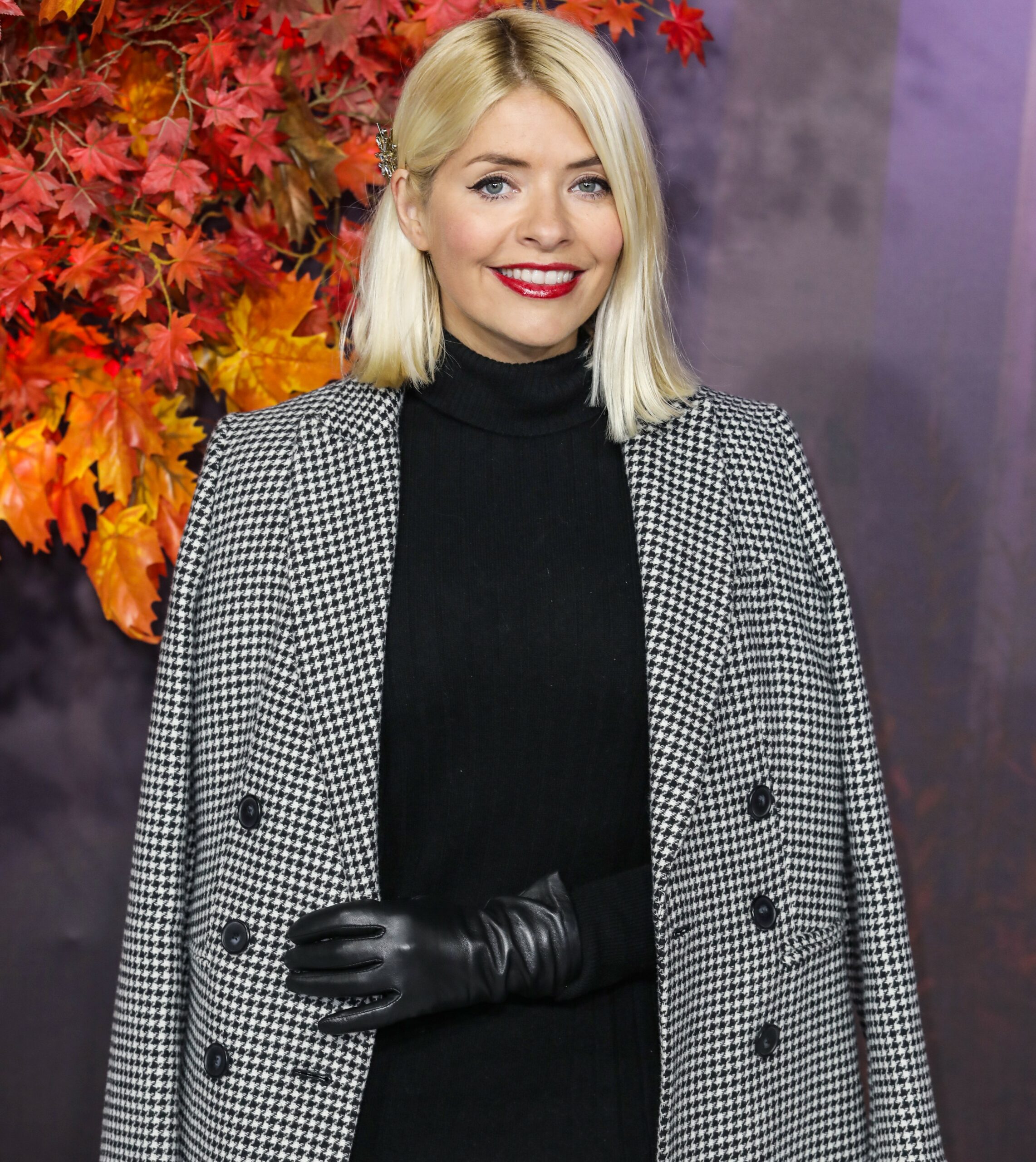 holly willoughby stuns at Frozen 2 premiere