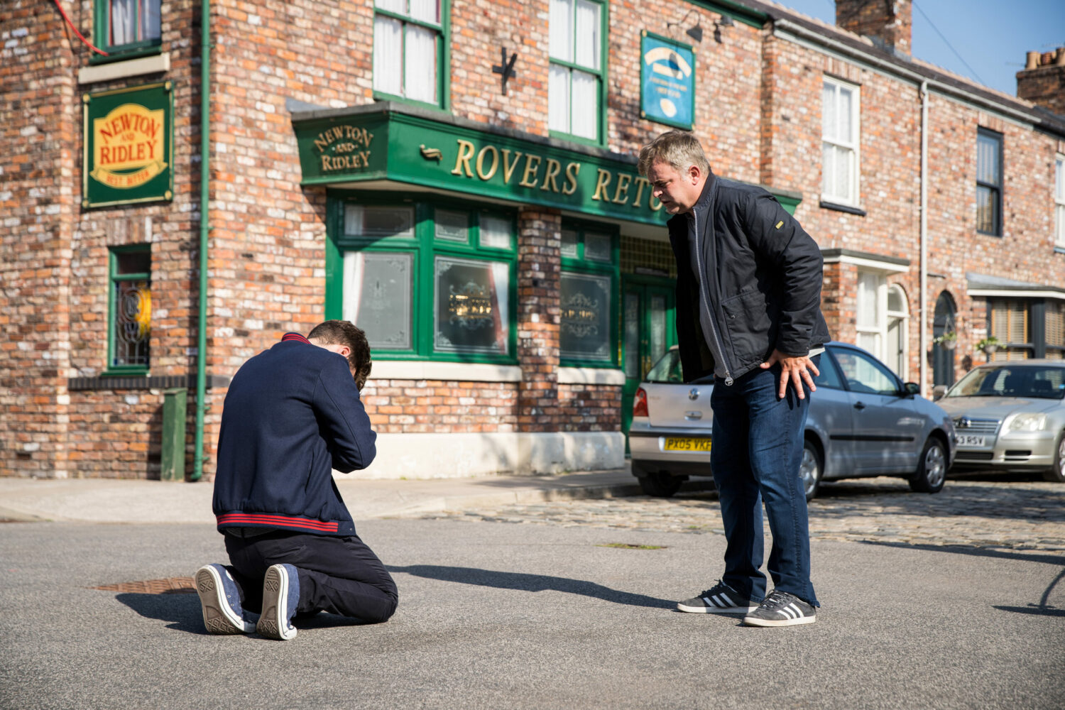 Curtis collapses on Coronation Street