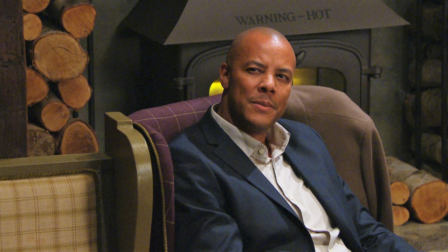 Emmerdale Al Chapman looks suspicious as he listens in in the Woolpack