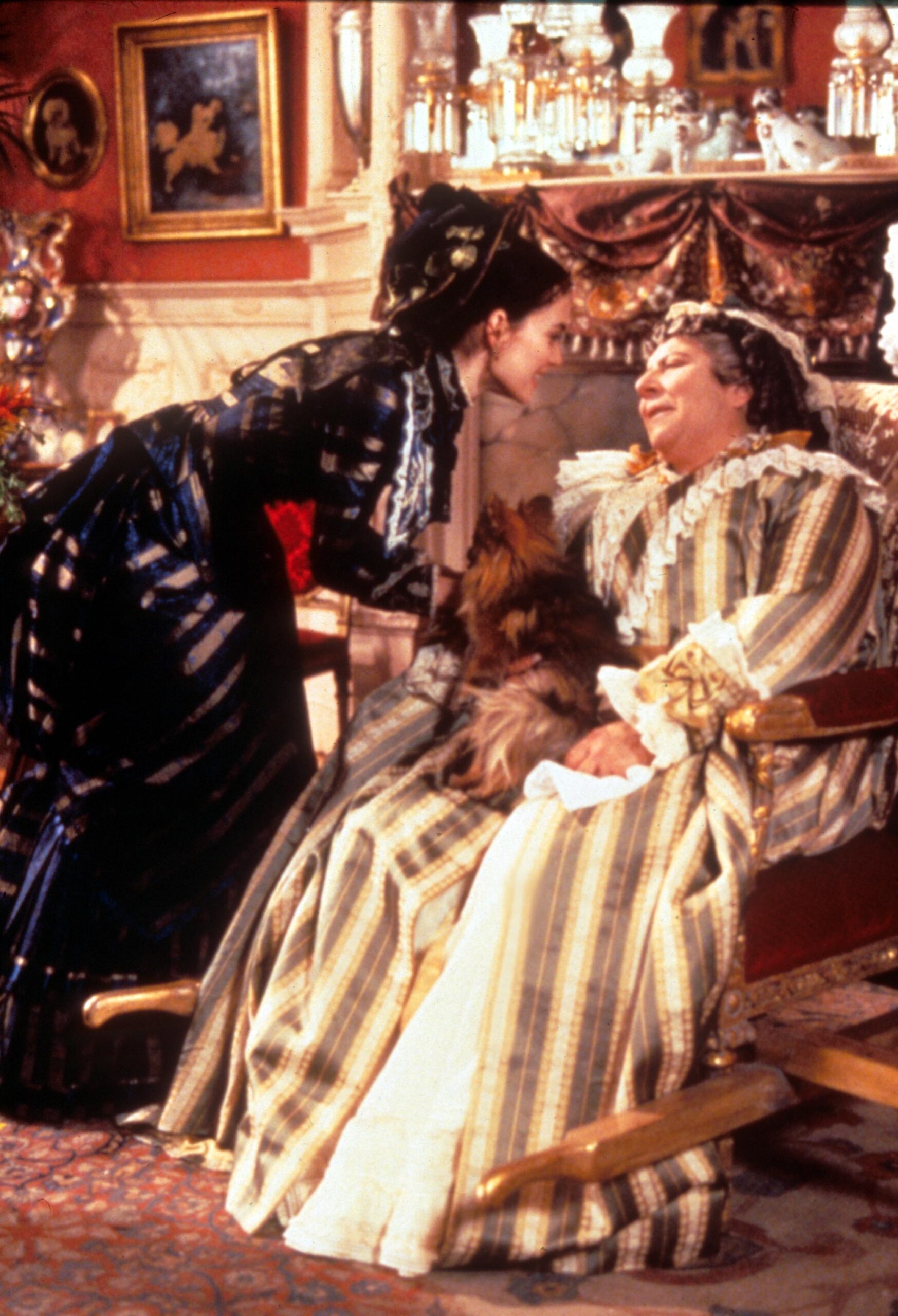 Miriam Margolyes as Mrs. Mingott in Age of Innocence opposite Winona Ryder