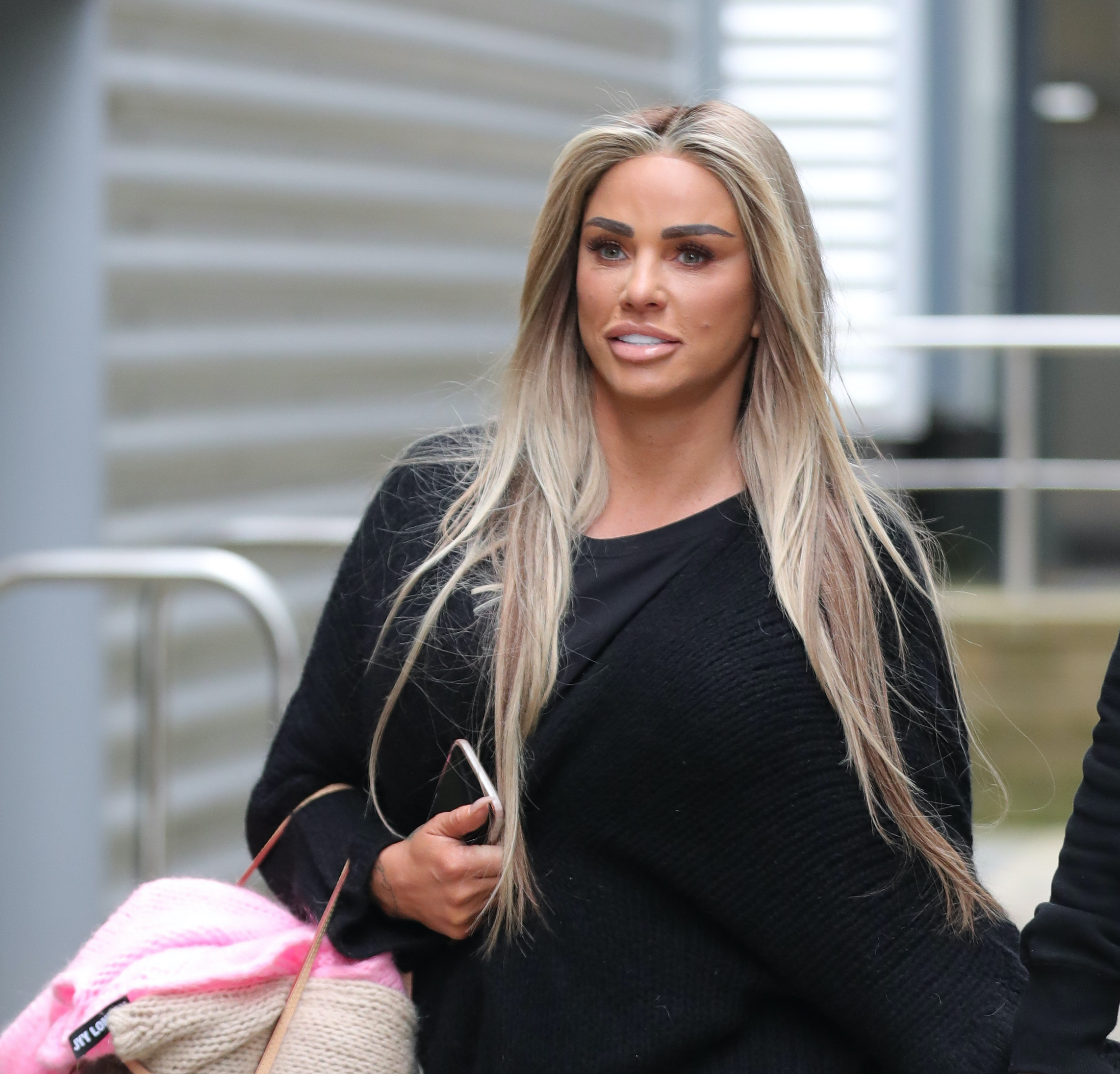 It's been claimed Katie Price was ejected from a plane fro refusing to wear a mask