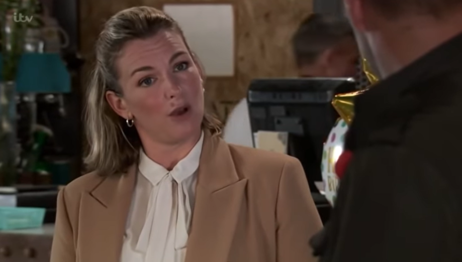 Coronation Street Penny is flustered as she tries to explain herself to Tyrone