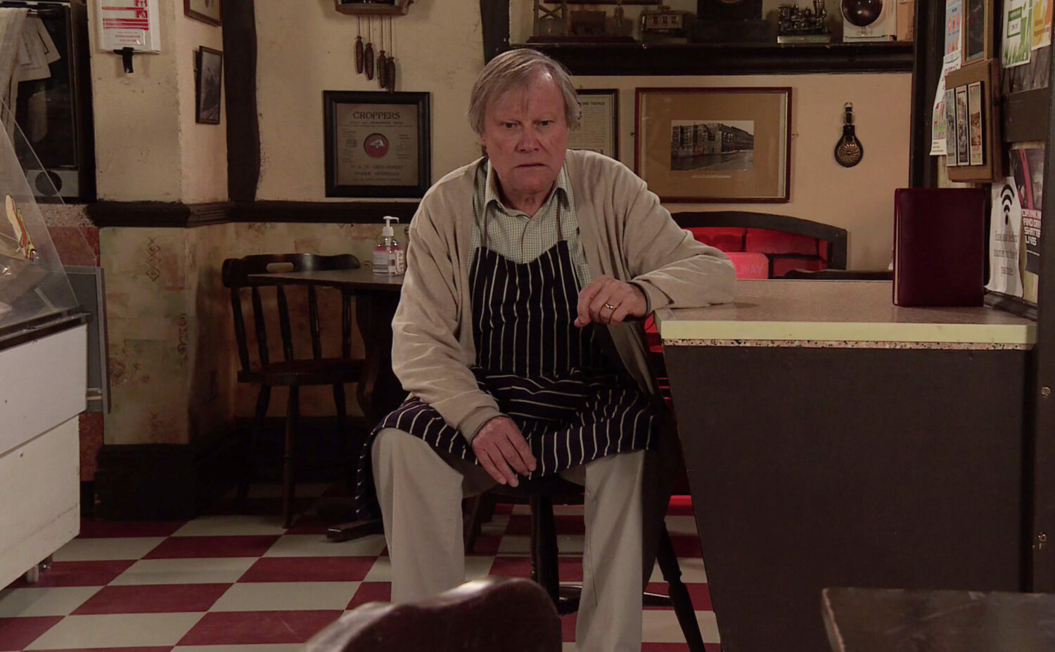 Roy Cropper faces a tough decision in Coronation Street (Credit: ITV)