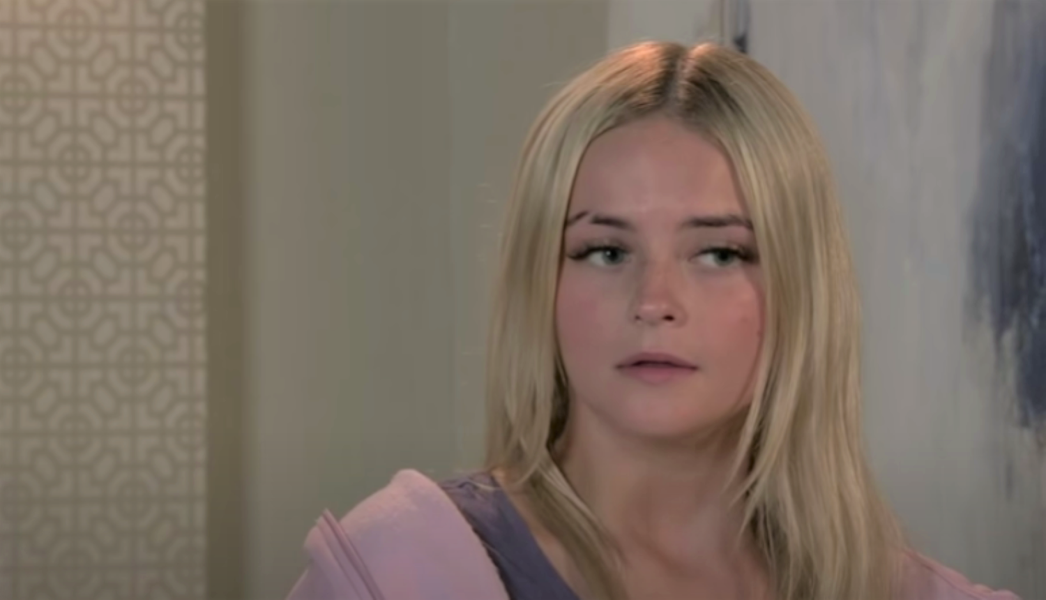 Coronation Street: Kelly Neelan's appearance as she sleeps on the street leaves viewers baffled 