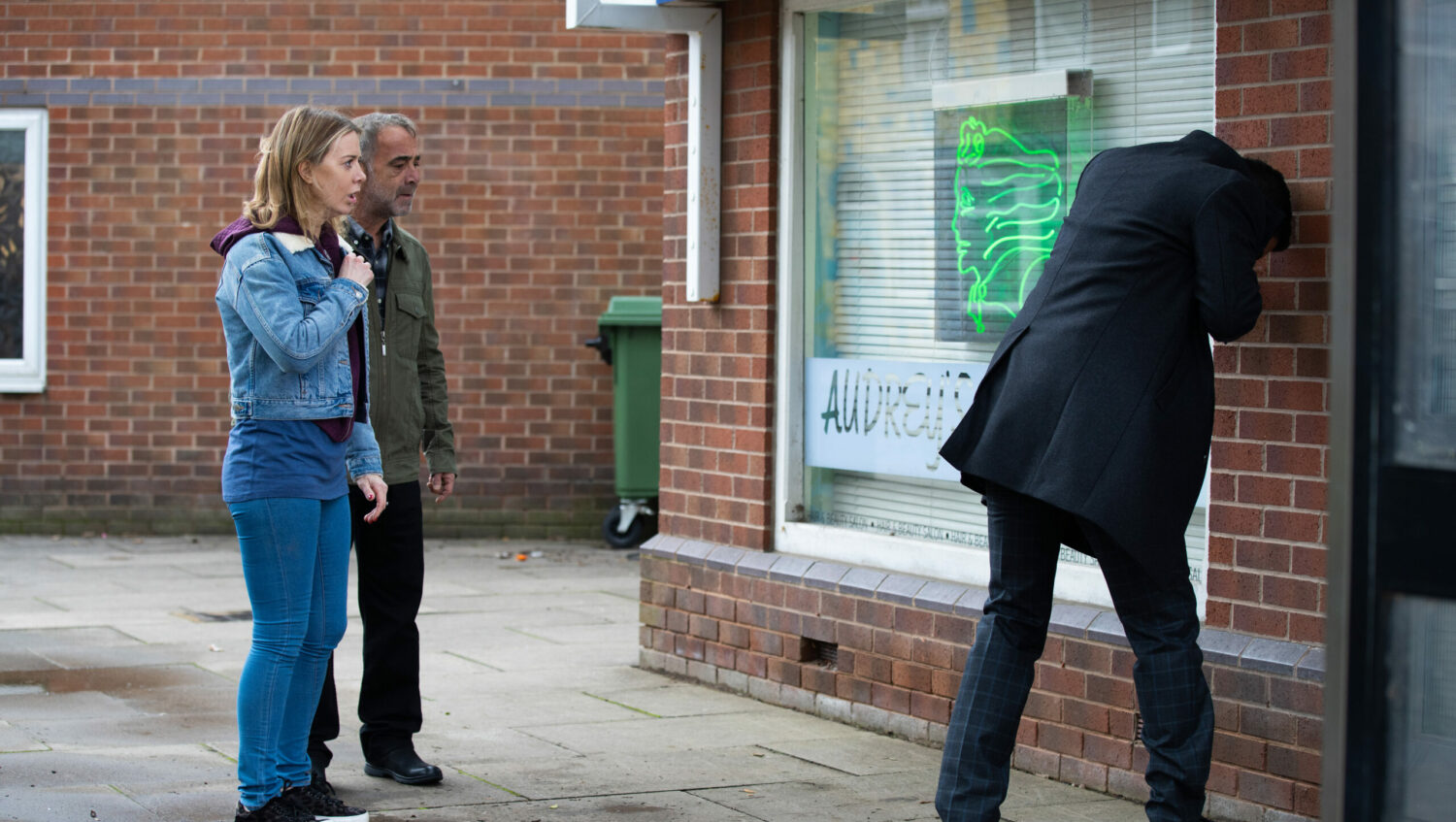 Coronation Street Dec 27 Abi slaps Imran when he defends Kelly