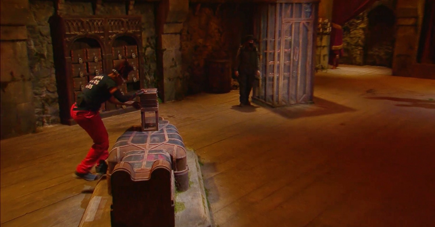 kadeena dumping bugs on louise on im a celebrity